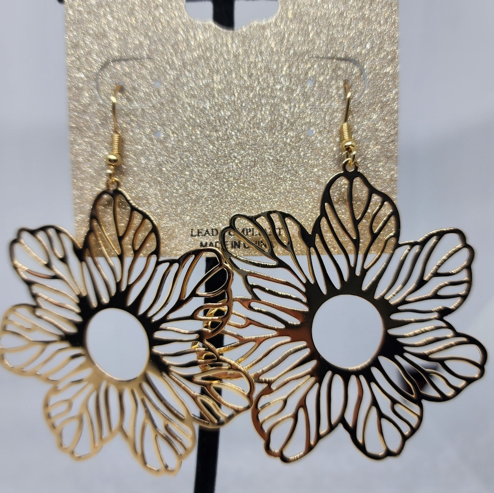 Natasha metal flower earrings